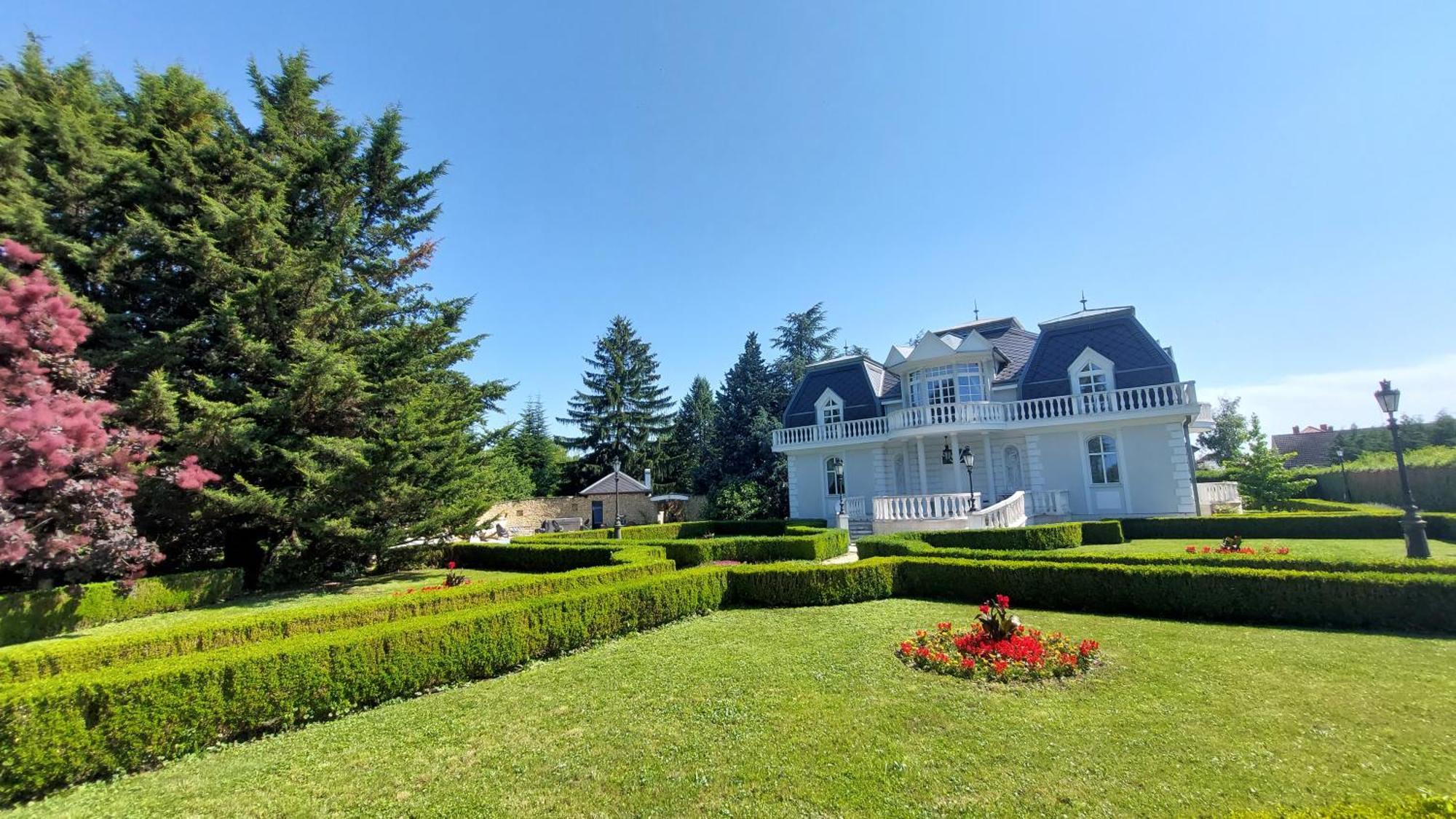 Ferienwohnung Castle Garden *** Szombathely Exterior foto